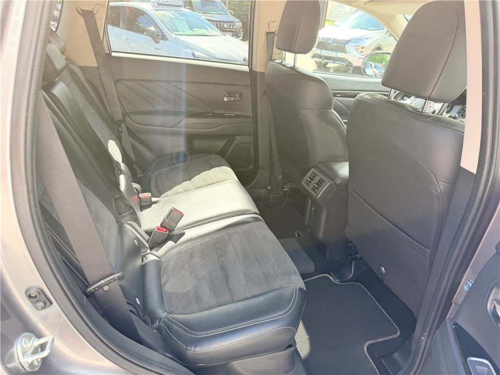 Mitsubishi Outlander - Photo 11