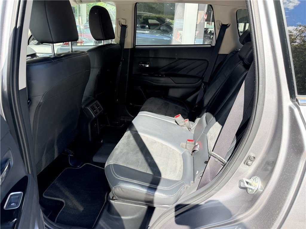 Mitsubishi Outlander - Photo 12