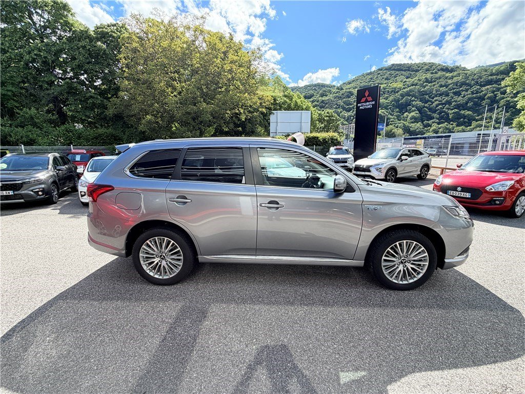 Mitsubishi Outlander - Photo 4