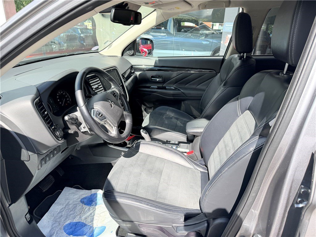 Mitsubishi Outlander - Photo 9