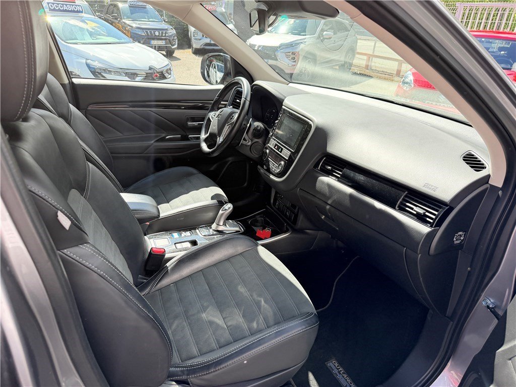Mitsubishi Outlander - Photo 10